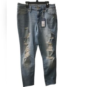 NWT Universal Thread Mid-Rise Skinny SZ 12 Short